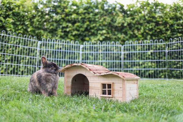 Nagerhaus mit geschwungenem Dach Nature Plus - Unterschlupf für Meerschweinchen und Kaninchen